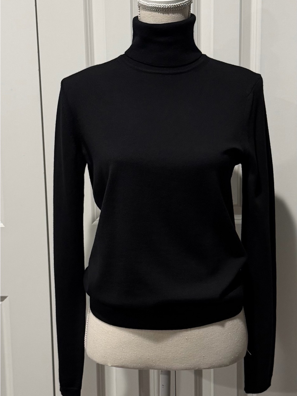 BOSS HUGO BOSS BLACK MERINO WOOL TURTLENECK - TAGS ON NEW- MED
